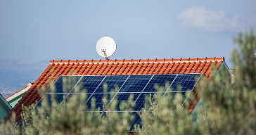 Limpeza de placas solares, pergolados e telhados, lustres e piso